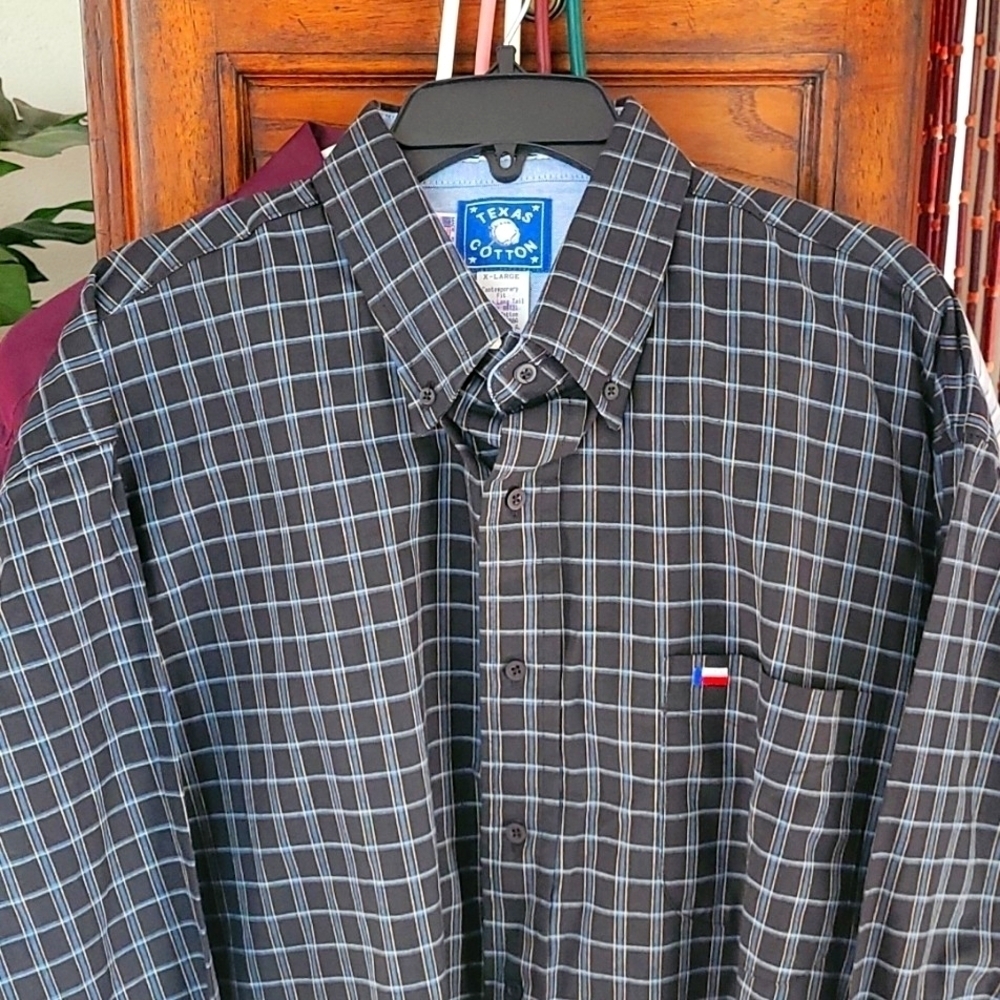 Texas Cotton Contemporary fit. Long Sleeve Button down shirt. Size XL Tall